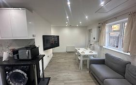 2 Bedroom House,Brownhillrd Se6